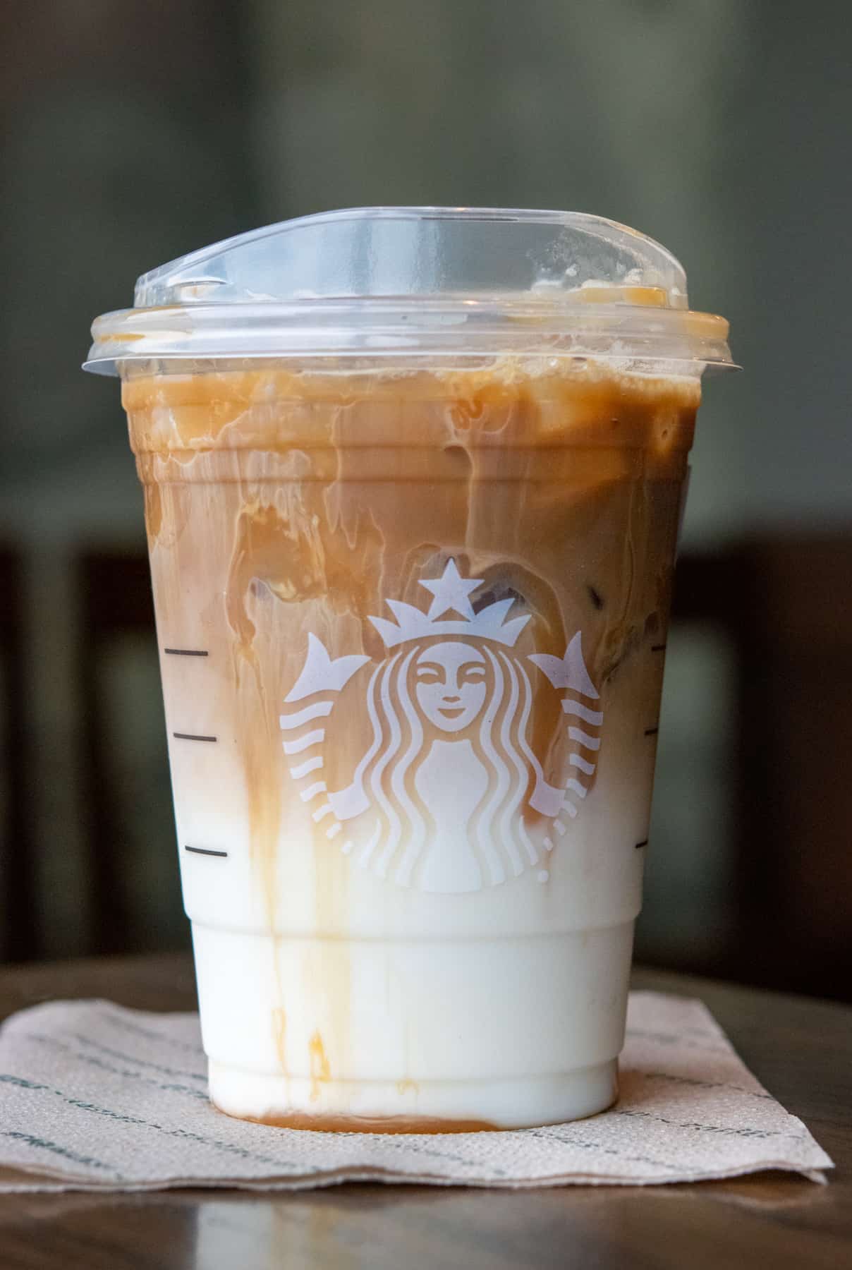 Starbucks Caramel Macchiato Guide: Including Caffeine & Sizes